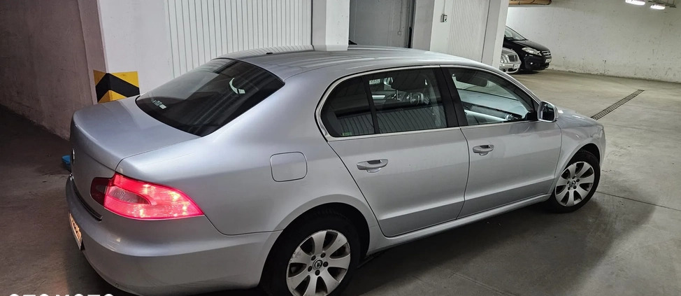 Skoda Superb cena 29900 przebieg: 308000, rok produkcji 2013 z Wrocław małe 172